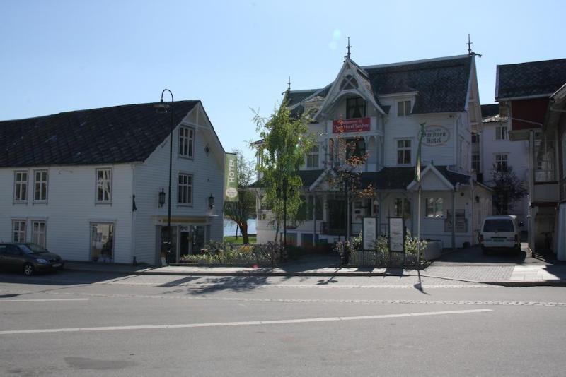 Hotel Thon Sandven 3*